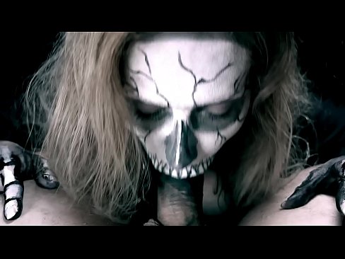 ❤️ Demoniska meitene sūc locekli ar savu melno muti un norij spermu. Tik porno pie porno lv.it-com.top